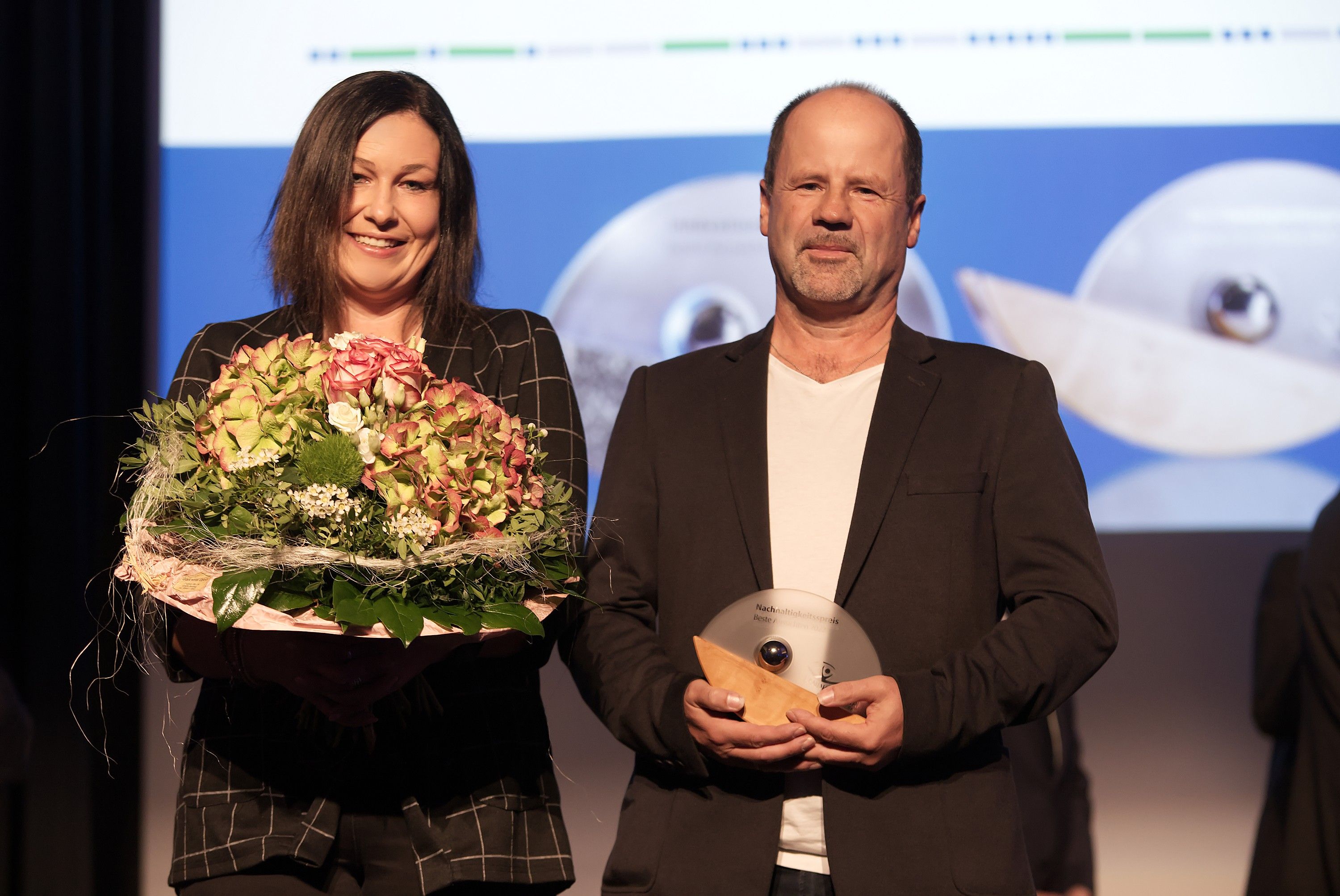 Derzeit können Vorschläge gemacht werden, wer ebenso wie die Preisträger Freddy und Ilona Weber von der Fa. Elektrotechnik Weber den Nachhaltigkeitspreis verdient hätte