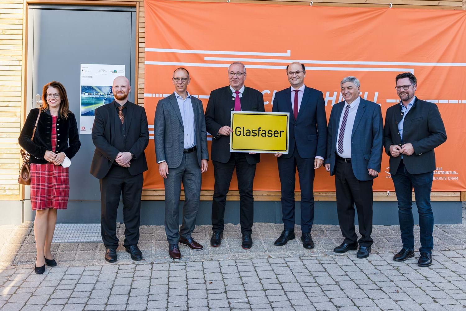 Landrat Löffler eröffnet kommunale Datenautobahn
