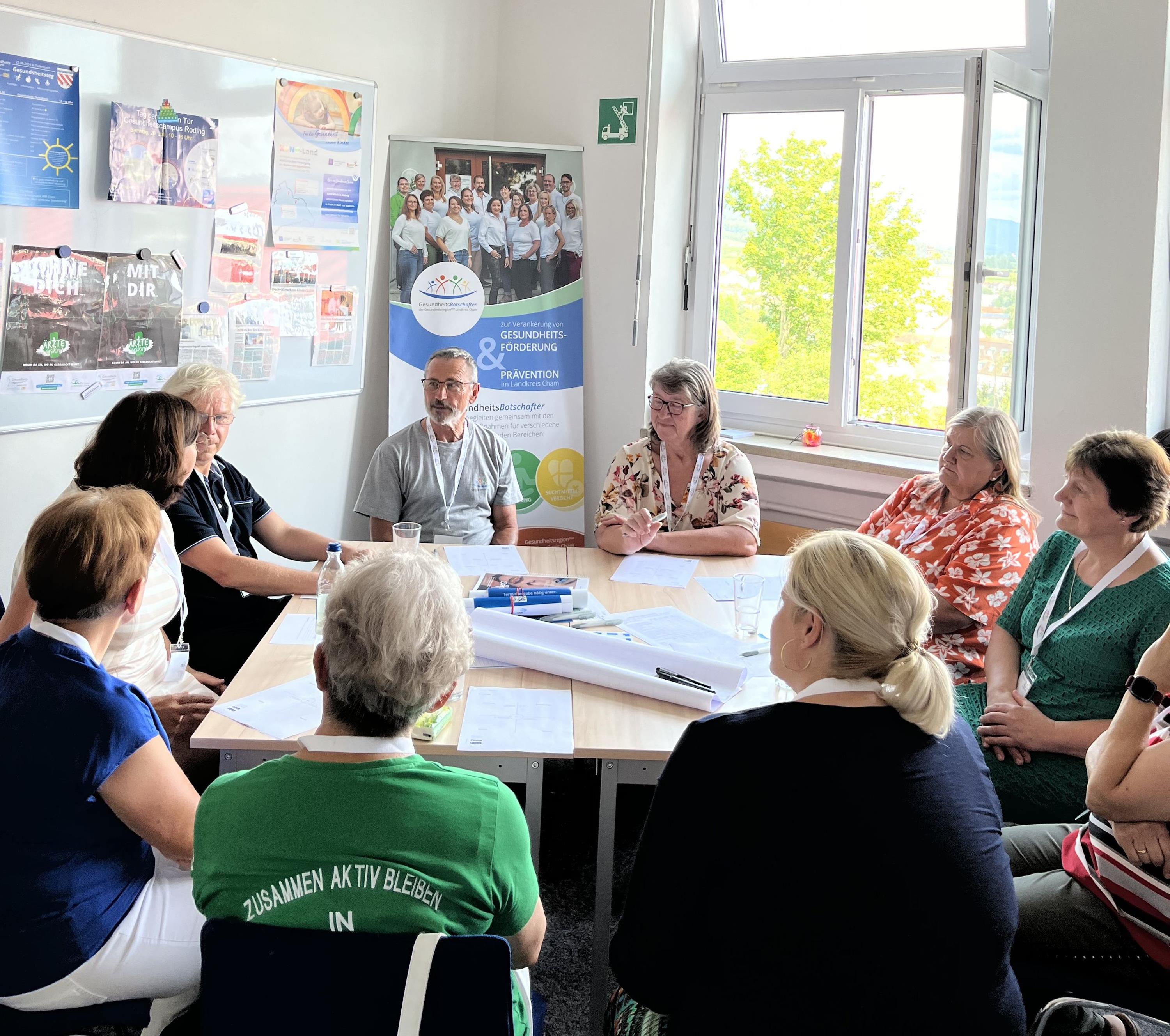 Maßnahmen entwickeln, umsetzen und die richtigen Mitstreiter gewinnen: Verschiedene Fachstellen im Landratsamt Cham luden Ehrenamtliche zur Schulung in der Außenstelle Bad Kötzting ein