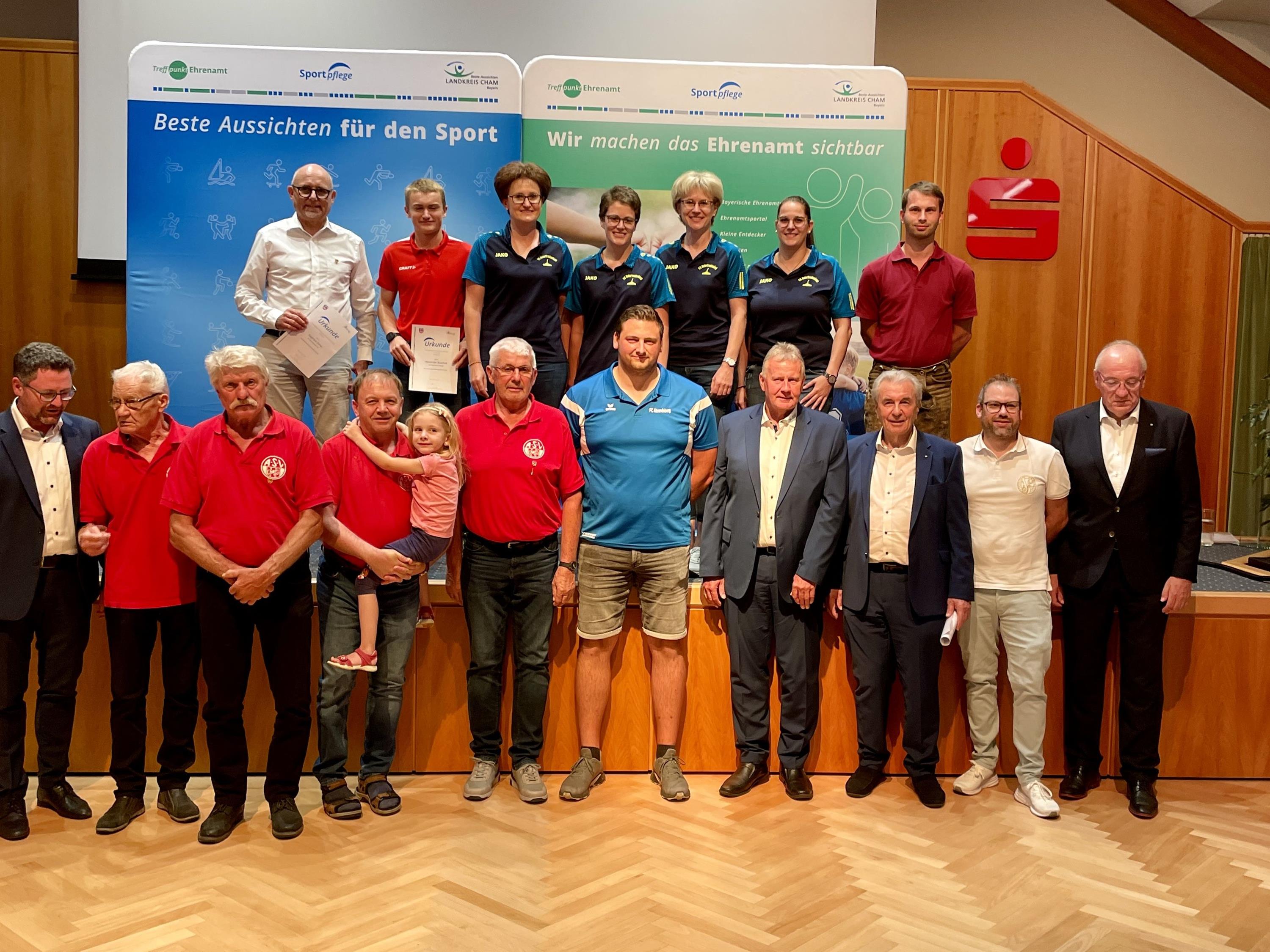 Träger der Landkreissportleistungsnadel in Gold 